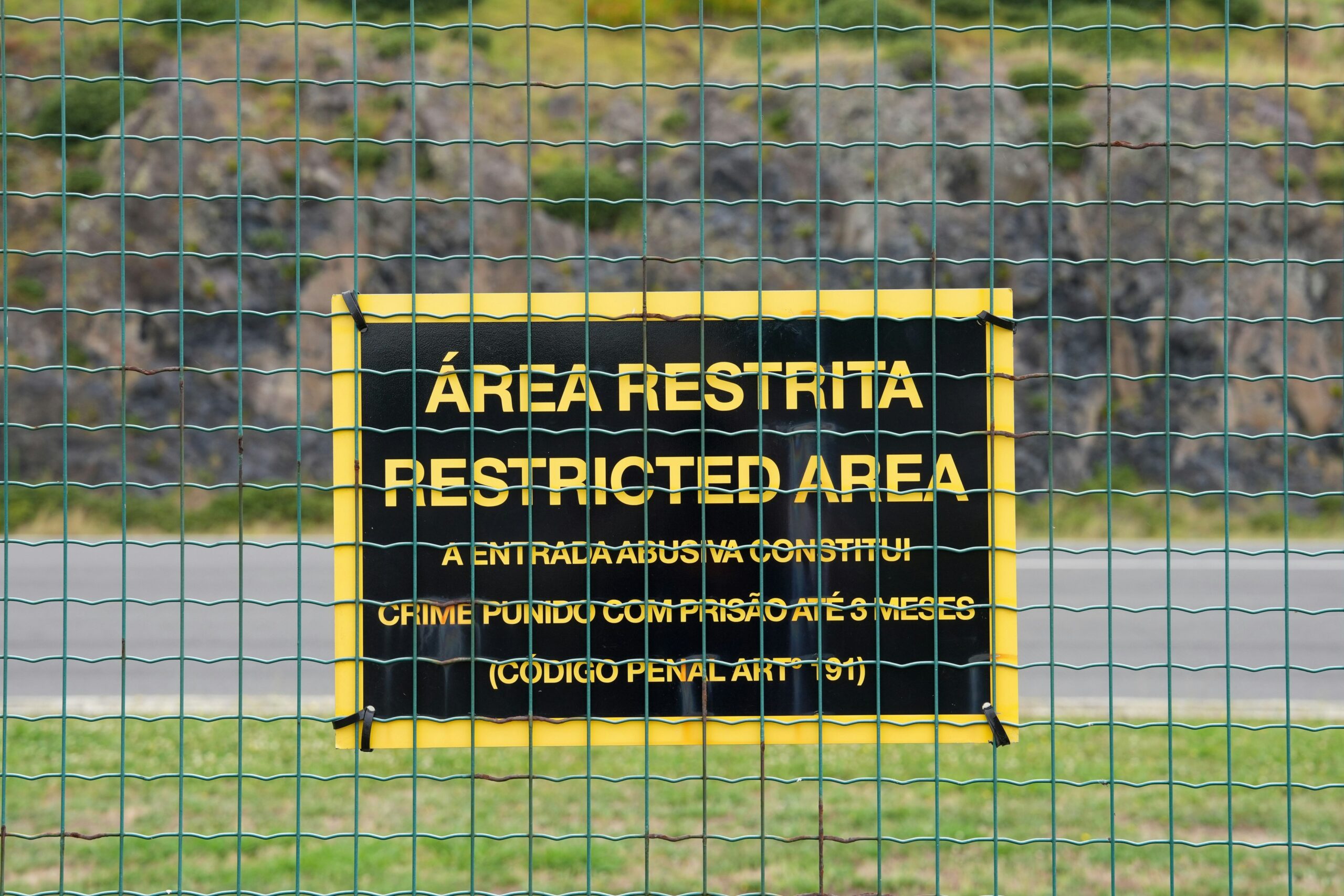 Bar graph comparing asbestos-related costs between California and Texas